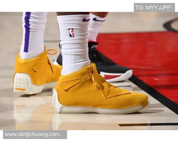 足球球星球鞋上脚实拍一览 揭秘顶级球员脚下的选择与秘密